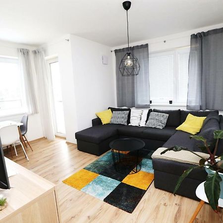 Samorin - Apartment In The Center - Private Parking - Klimatizacia 외부 사진