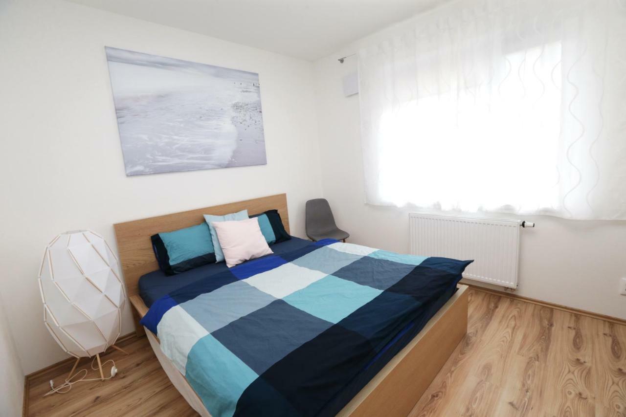 Samorin - Apartment In The Center - Private Parking - Klimatizacia 외부 사진