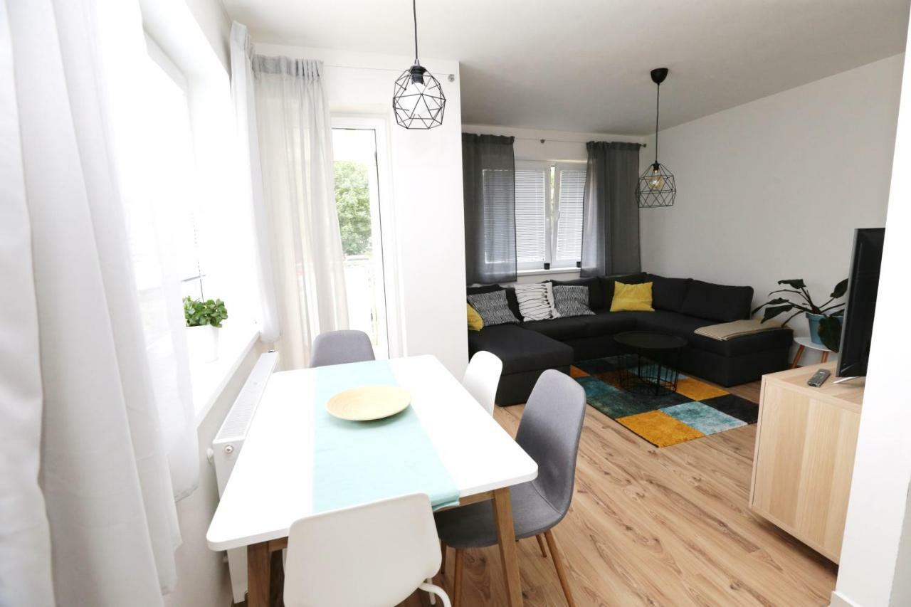 Samorin - Apartment In The Center - Private Parking - Klimatizacia 외부 사진