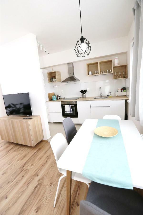 Samorin - Apartment In The Center - Private Parking - Klimatizacia 외부 사진