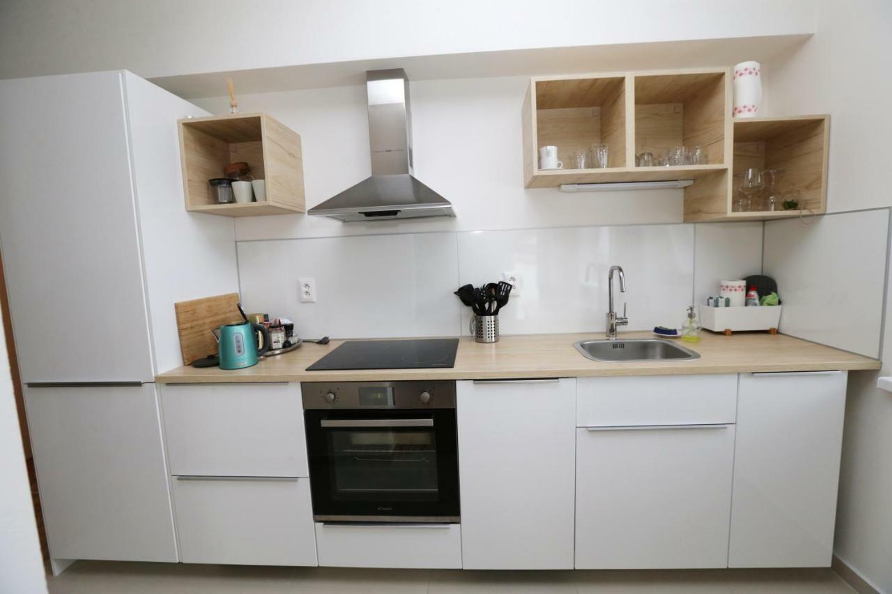 Samorin - Apartment In The Center - Private Parking - Klimatizacia 외부 사진