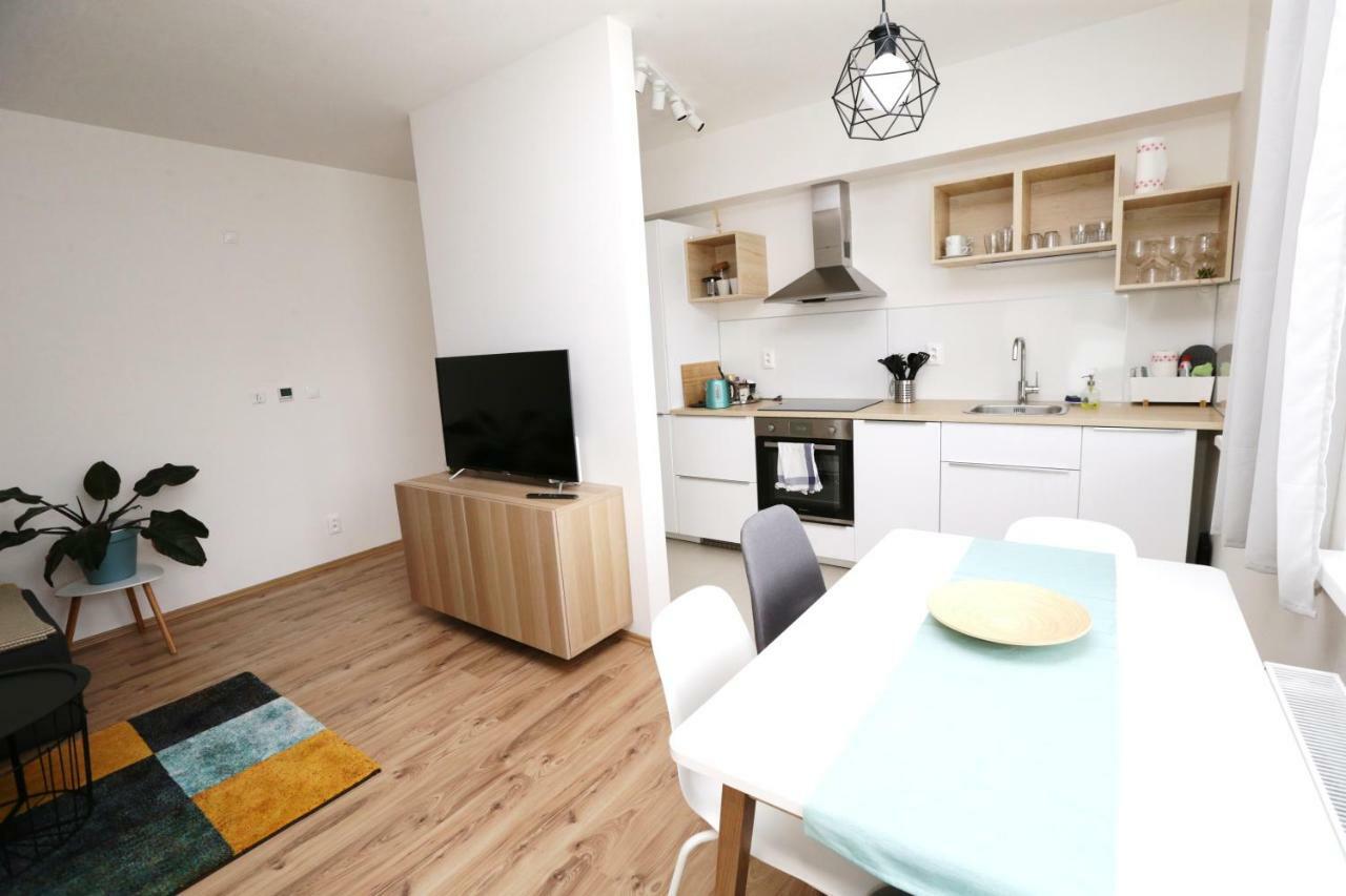 Samorin - Apartment In The Center - Private Parking - Klimatizacia 외부 사진