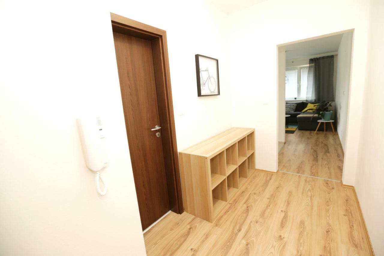 Samorin - Apartment In The Center - Private Parking - Klimatizacia 외부 사진