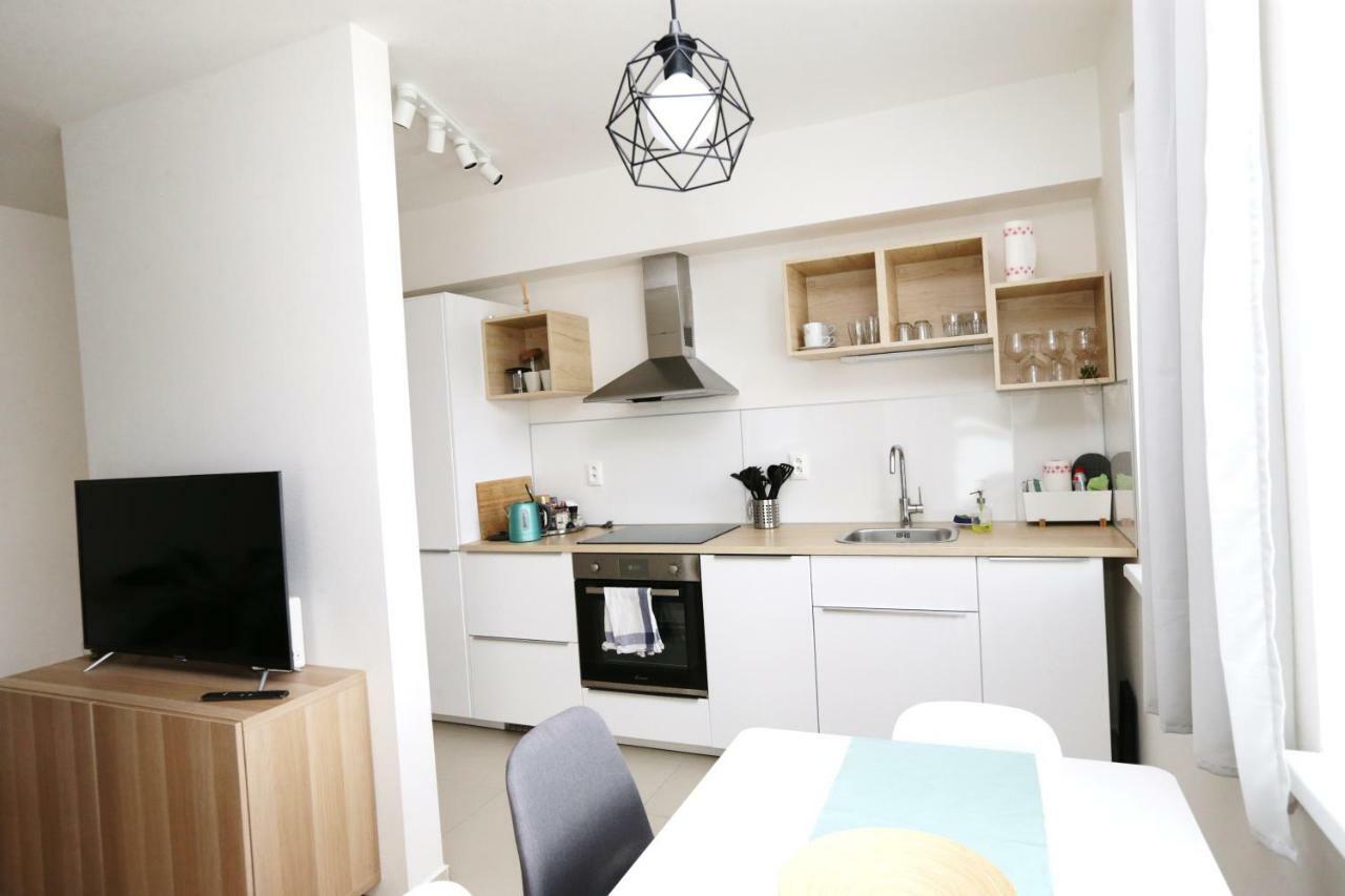 Samorin - Apartment In The Center - Private Parking - Klimatizacia 외부 사진