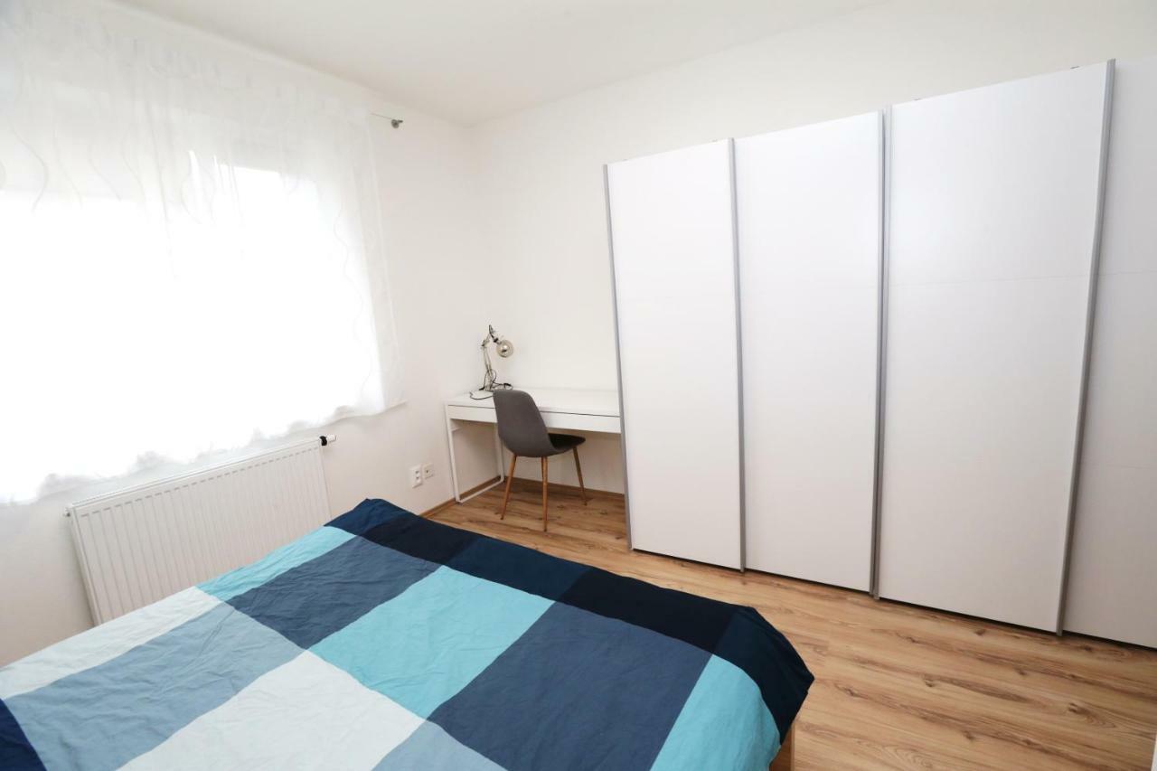 Samorin - Apartment In The Center - Private Parking - Klimatizacia 외부 사진